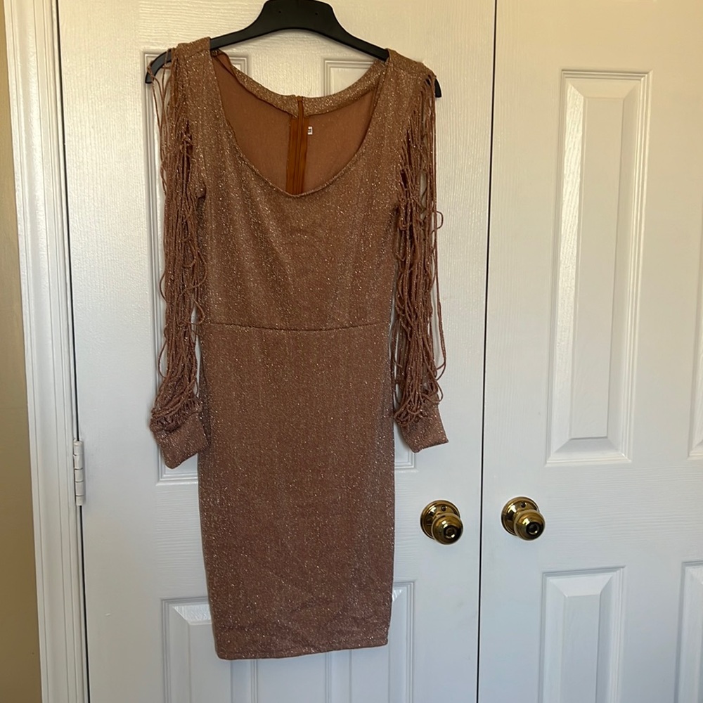Strapless arm party dress.